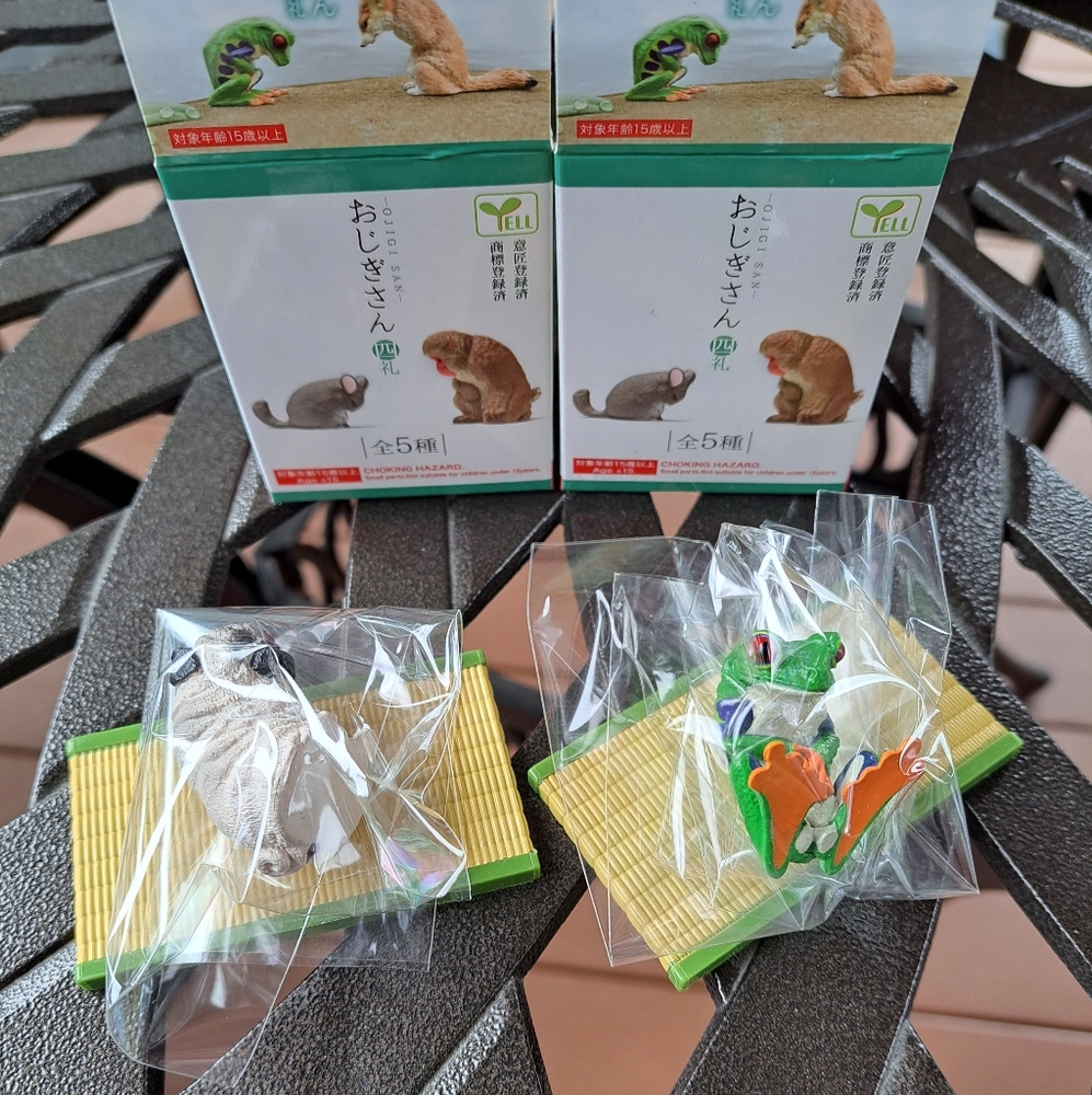 Bowing Tree Frog and Pug Blind Box Figurines